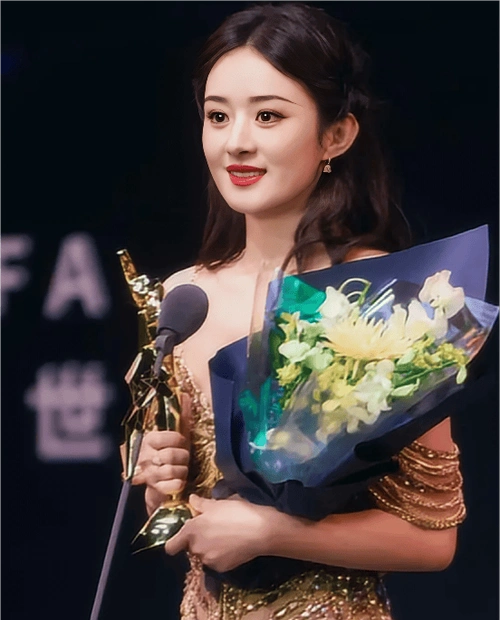 近日,赵丽颖荣获亚洲电影大奖"afa新生代奖".