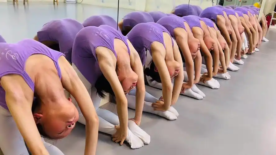 基本功扎不扎实一学技巧就知道顺德少儿舞蹈舞蹈课堂随拍