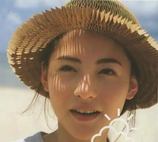 40岁张柏芝还原19岁那年写真!头戴草帽好迷人,颜值依旧惊艳__财经头条