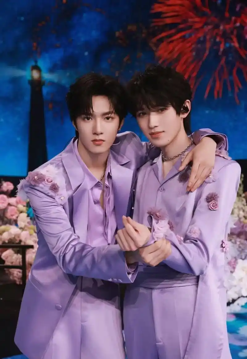 不允许还有人不知道这套衣服的来历#文轩 #宋亚轩 #刘耀文  - 抖音