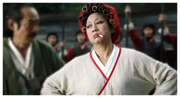 成龙洪金宝是她师弟息影18年被周星驰看中演包租婆后一夜爆红