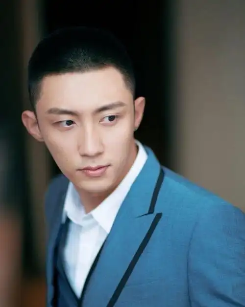 男明星剃平头成娱乐圈审美新标准,堪比卸妆的考验下谁才是真颜霸