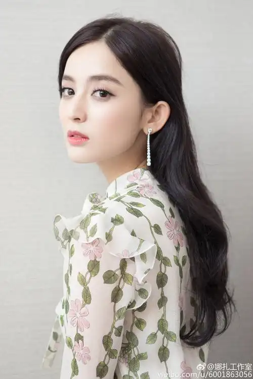 p>古力娜扎(gulnazar),1992年5月2日出生于新疆乌鲁木齐市,中国内地