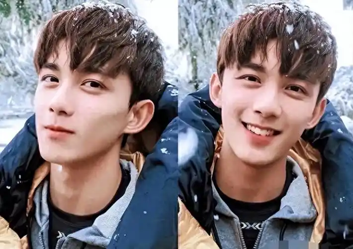 吴磊的帅气确实有些许"奇怪",这很可能源于他的薄嘴唇,以及他那较短的