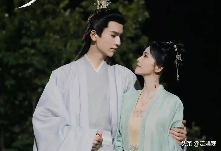 都是年轻偶像,靠粉丝上位的他们为何不肯爱惜羽毛_肖战_明星_鞠婧祎