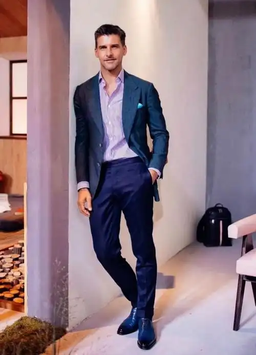 其中,最不能忽略的就是色彩上的搭配,大多数中年男人到了40,50岁的