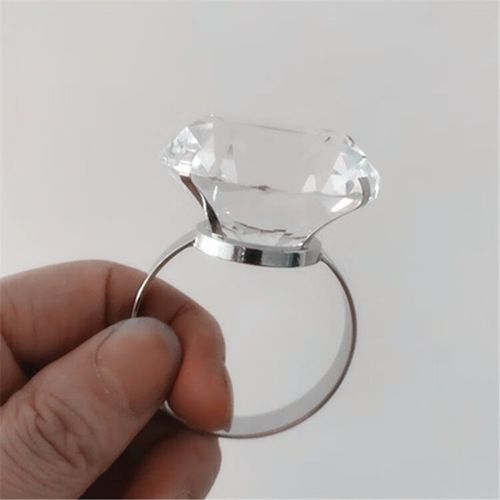 映棠假钻戒婚礼道具水晶大钻石求婚白表道具七夕情人节礼物送女朋友老