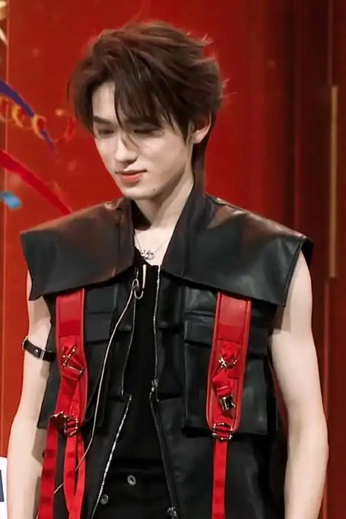 宋亚轩机车造型