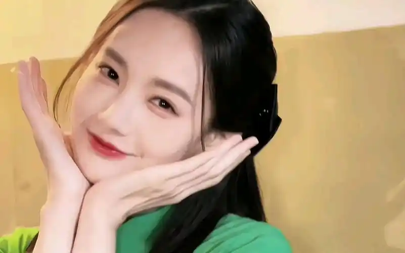 她笑起来真的超好看7415李一桐