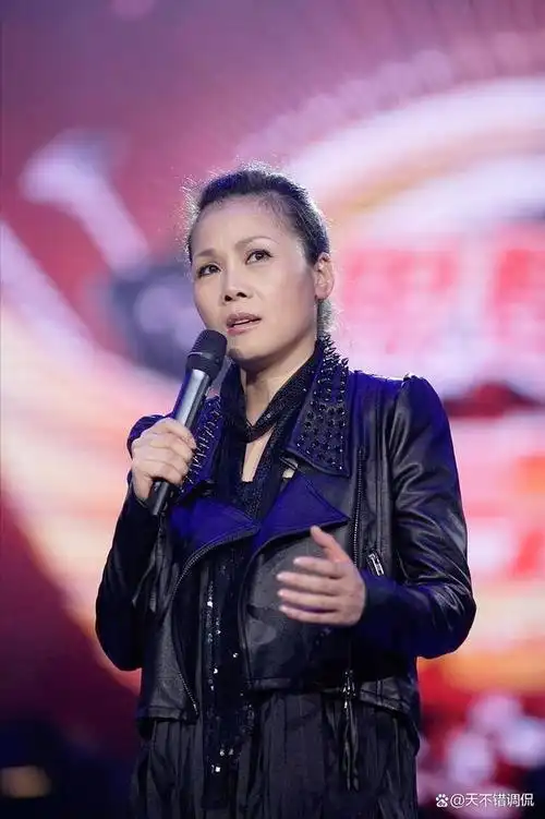 58岁田震晒比基尼照!与那英不和被扒,疑揭内娱黑幕被封杀