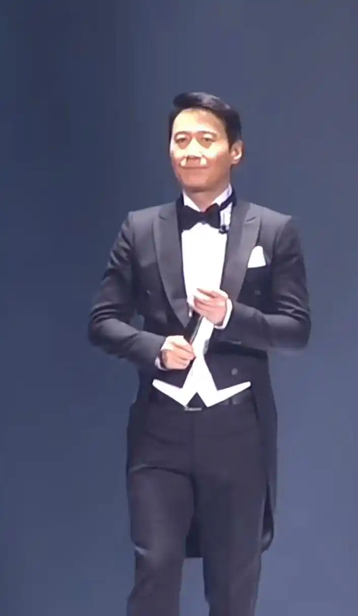 四大天王之中最帅的就是黎明了吧[偷笑][偷笑]骨子里透着帅气和文雅