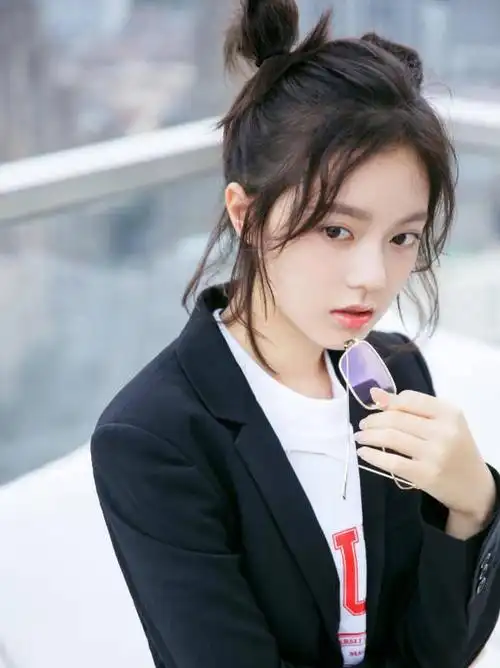 有一种认不出叫17岁的赵今麦穿西装配长短裤这气质绝了