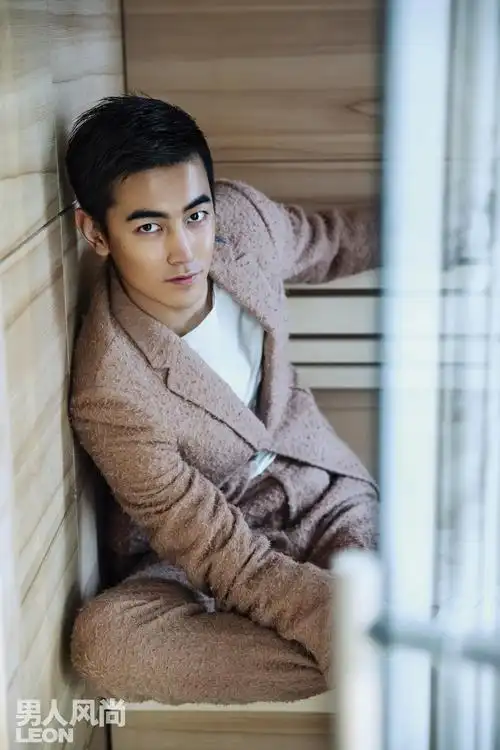 纪凌尘时尚大片曝光 颜值担当彰显型男魅力