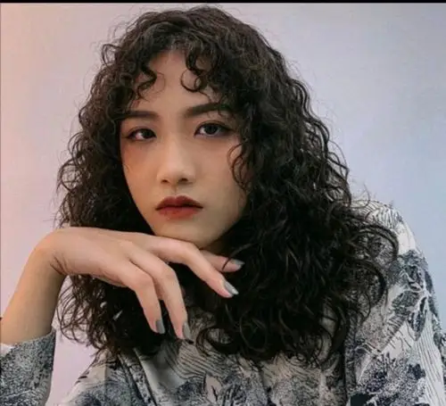 2020年烫复古满头小卷发型,超好看|复古|妹子|发色_新浪新闻