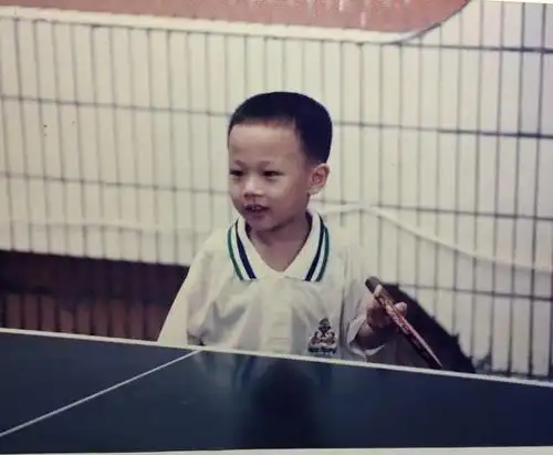 林高远是深圳本地人,他父亲小时候在体校练过乒乓球,林高远从小是在