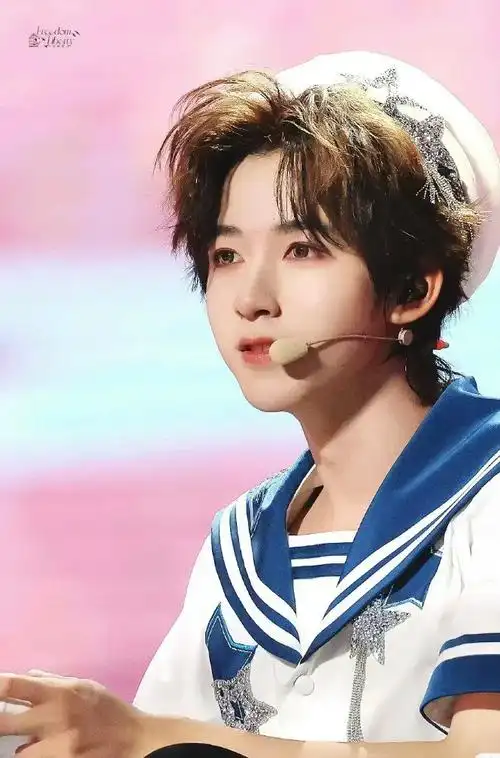 贺峻霖神图时代少年团壁纸超话时代少年团