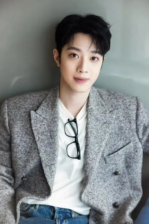 赖冠霖学长风造型