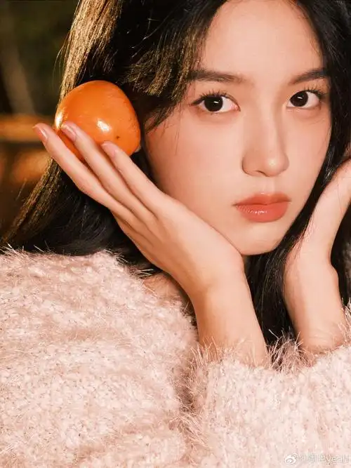 周也穿毛衣温柔乖巧笑容甜美治愈人心