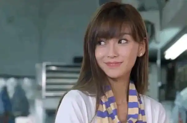 angelababy早期有一个"养生堂"的广告非常出圈,这则广告拍摄于2008年