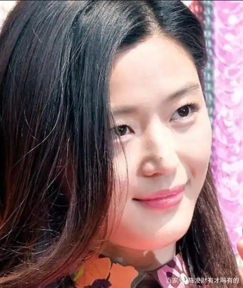 跟戚哥看面上痣对气质影响