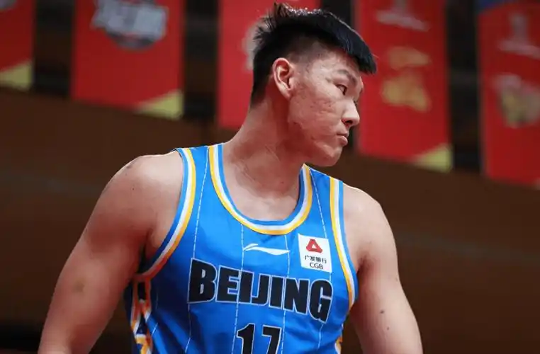 11米神塔空有身高 三冠王当初不该错过周琦?_范子铭_北京_李根