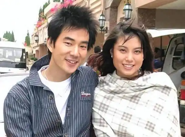 任贤齐送女赴美留学!与妻同框似母子,18岁女儿颜值随妈像30岁