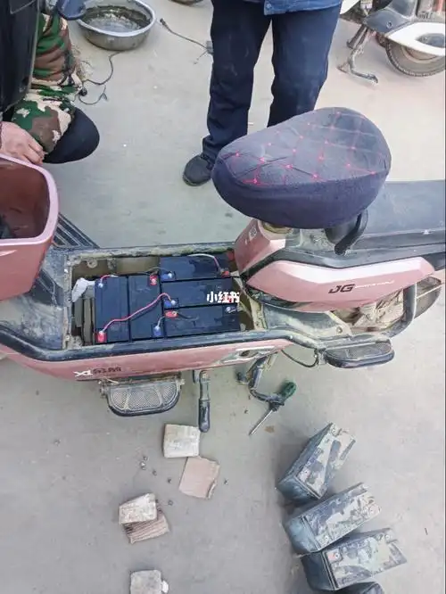 继续换电池蓝色天能汇源电池安装完成