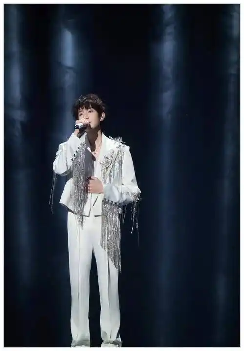 王源:告别昨日,迈向光明未来,全速前行!_表演_阳光_音乐