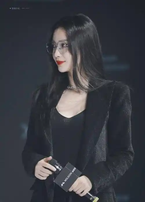 蔡徐坤不愧是cp体质,不仅与lisa组cp,如今又和baby组姐弟cp_因为_节目