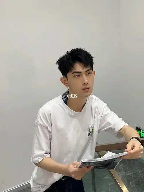 凌乱微分发型参考