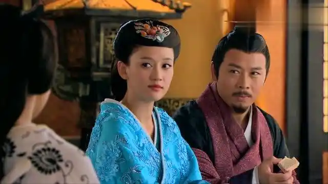 妙戈给吕乐送吃的,战王的反应让人意外,生怕乐儿受到伤害