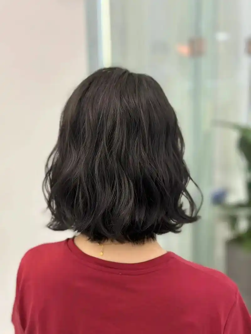 齐肩短发慵懒法式烫,适合留长度过尴尬期.