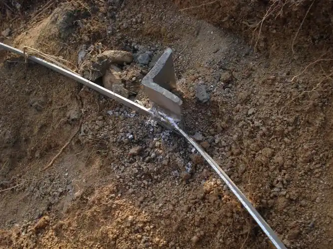 1.防雷接地,用在接地引线 地埋等,防腐性能要求比较高,还有电阻要低!