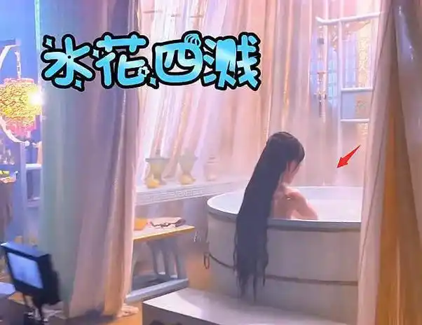 鞠婧祎沐浴剧照被疯传半裸上身湿发诱人但谁注意了细节