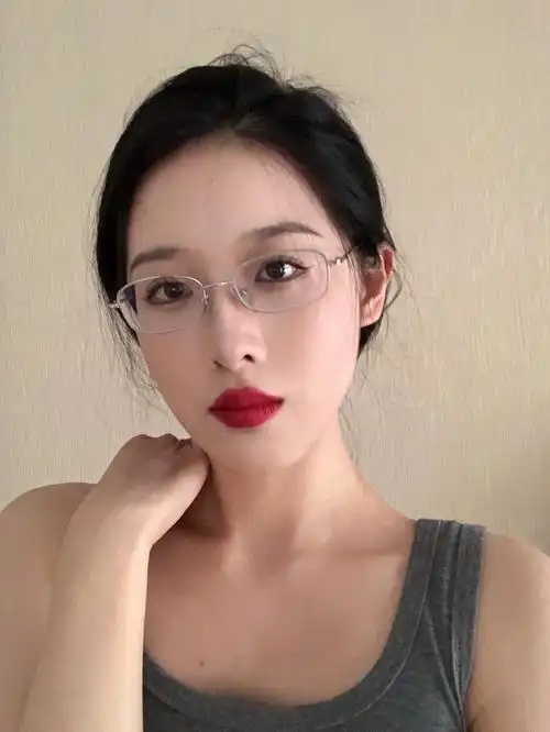 高度近视眼镜化妆