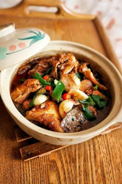 干锅鱼头煲,色香味俱全,营养价值也高,补身体的好选择