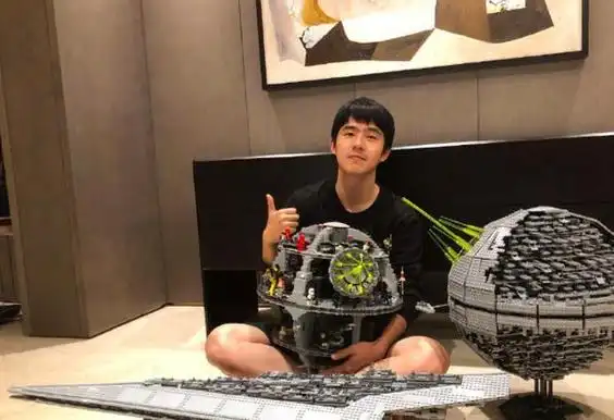 刘昊然时隔4个月终晒照!胖到没下巴胡渣满满,脸色沧桑哪像22岁