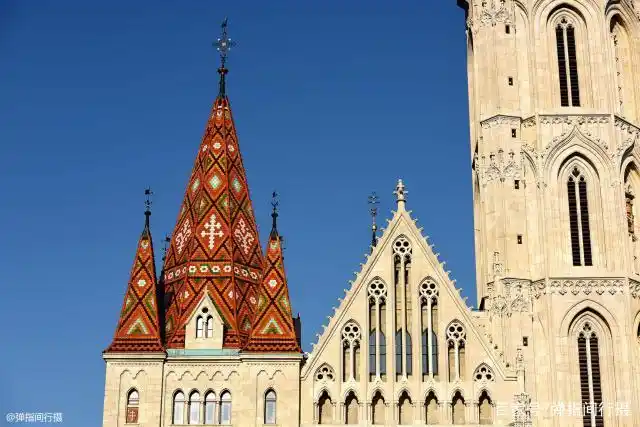 东欧最美的教堂,是茜茜公主加冕之地,被称为"石头的交响曲"