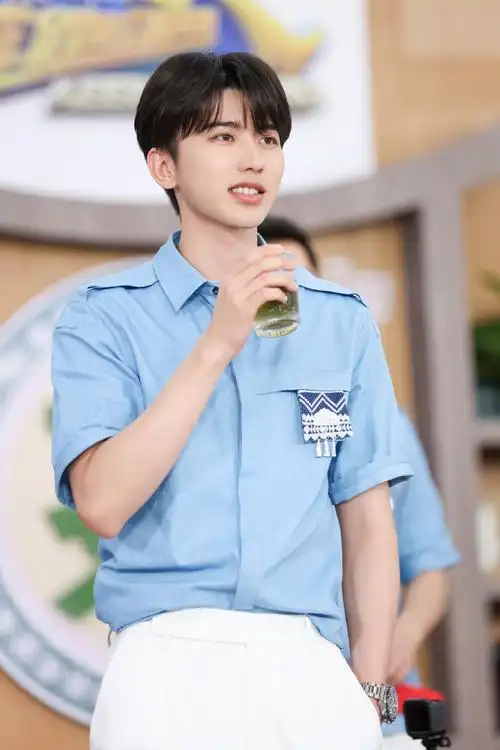 奔跑吧上演畲乡香菇之战蔡徐坤活力十足成幽默担当