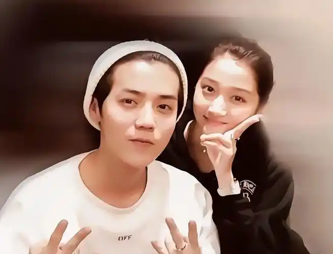 关晓彤和鹿晗站一起也太养眼了,虽然俩人身高没差多少,但挺般配插图4