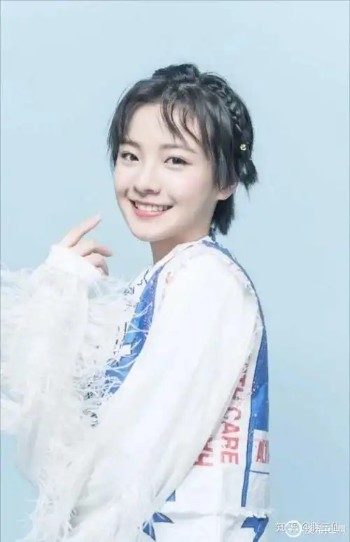 为什么李庚希的长相在男生中人气那么高?