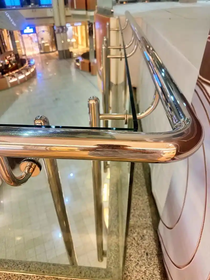 不锈钢扶手.大家在商场里通常在一些商场,高层广场,地铁站,高 - 抖音