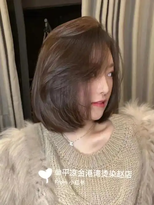 梨木棕无法抗拒的一种气质王,梨木色不会感到张扬,显得头发也是特别有