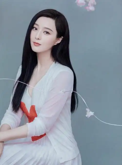 范冰冰罕见晒照,一身粉嫩少女装超惊艳,"骚粉"运动鞋实力抢镜