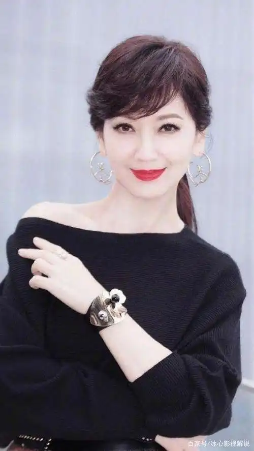 赵雅芝唯美写真照,气质高贵,让人挪不开眼