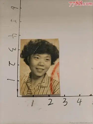 80年代女士证件照
