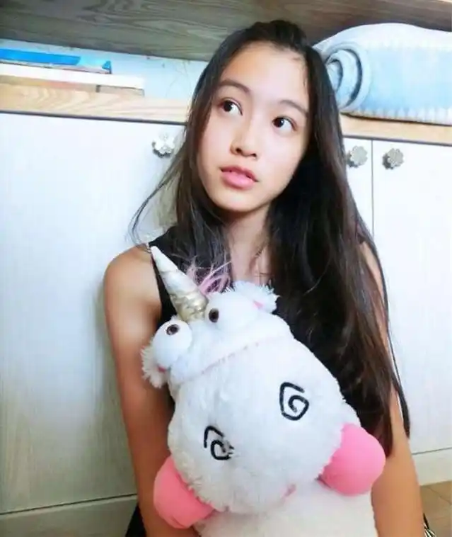 焦恩俊小女儿照片罕见曝光,清秀甜美颜值远超姐姐焦曼婷