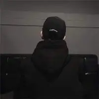 酷酷的个性男生背影头像高大帅气_微信头像图片大全