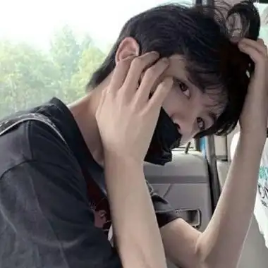 很有质感的戴眼镜很有品位的男生头像潮流绝绝子超级火的唯美男