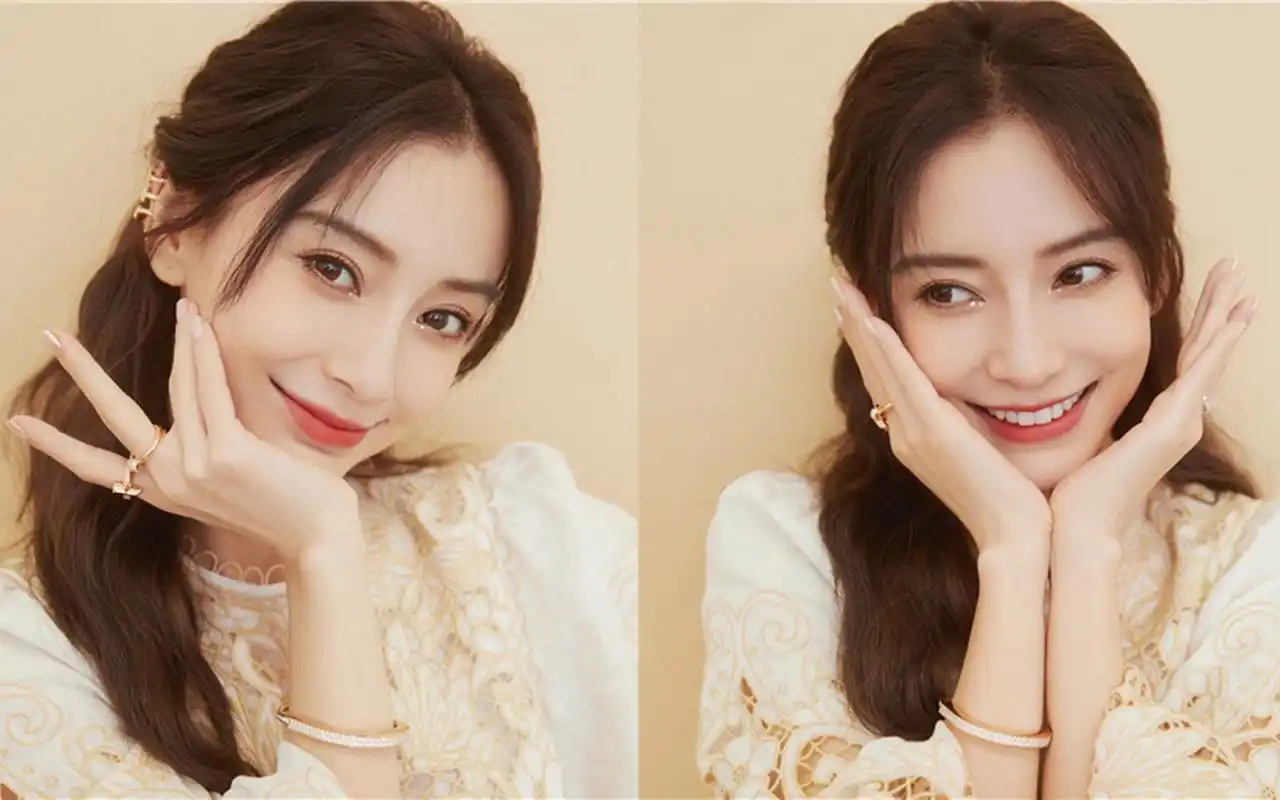 angelababy穿镂空花瓣裙露蛮腰 托腮甜笑少女感满满